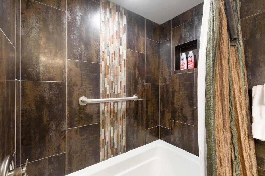Downtown Chalet Close To Main St With Pool And Hot Tub Breckenridge Exterior photo